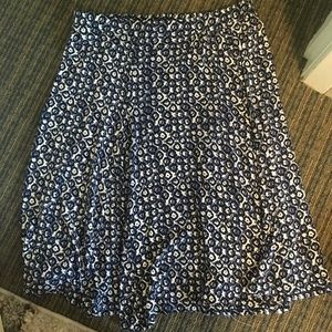 Cute Max Studio knee-length blue/white skirt